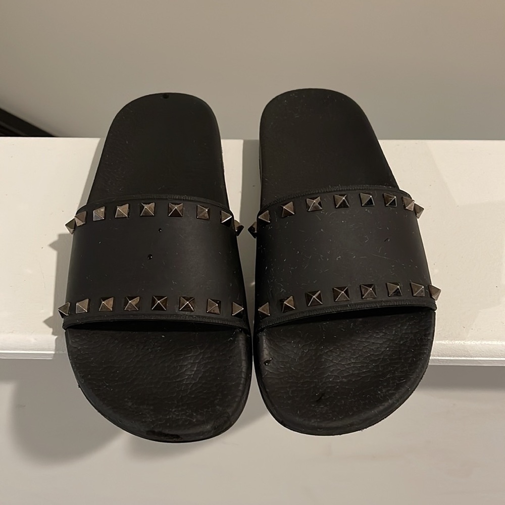 Valentino Black PVC Rockstud Pool Slides - Picture 11 of 14